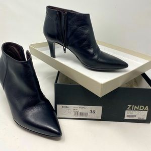 Zinda booties size 36